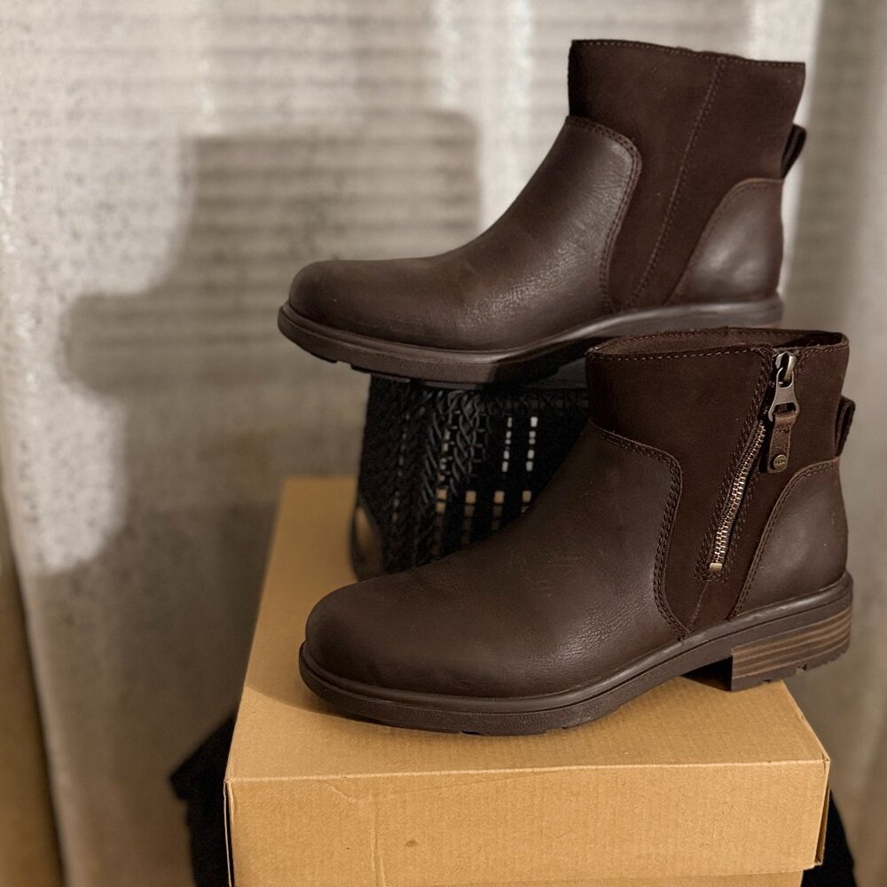 UGG WOMEN'S HARRISON ZIP BOOT Size 9